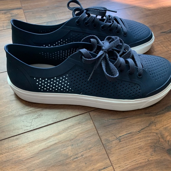 crocs tennis shoes mens